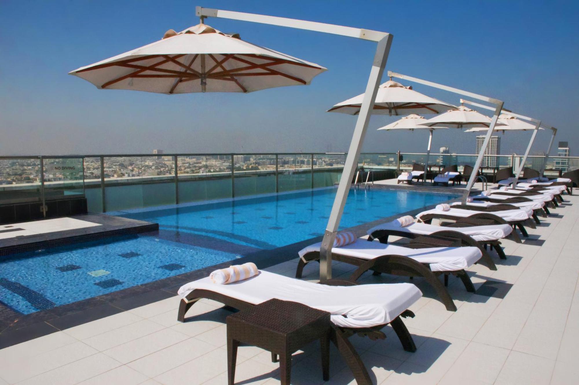 Park Regis Kris Kin Hotel Dubai Exterior photo The pool at the hotel